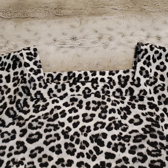 NWT - Ann Taylor Factory Snow Leopard Blouse - Picture 3 of 10